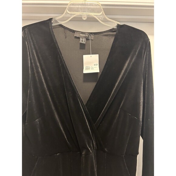 Womens Forever 21 Plus Size 0X Black Velour Long Sleeve Shorts Romper One Piece - Picture 3 of 6
